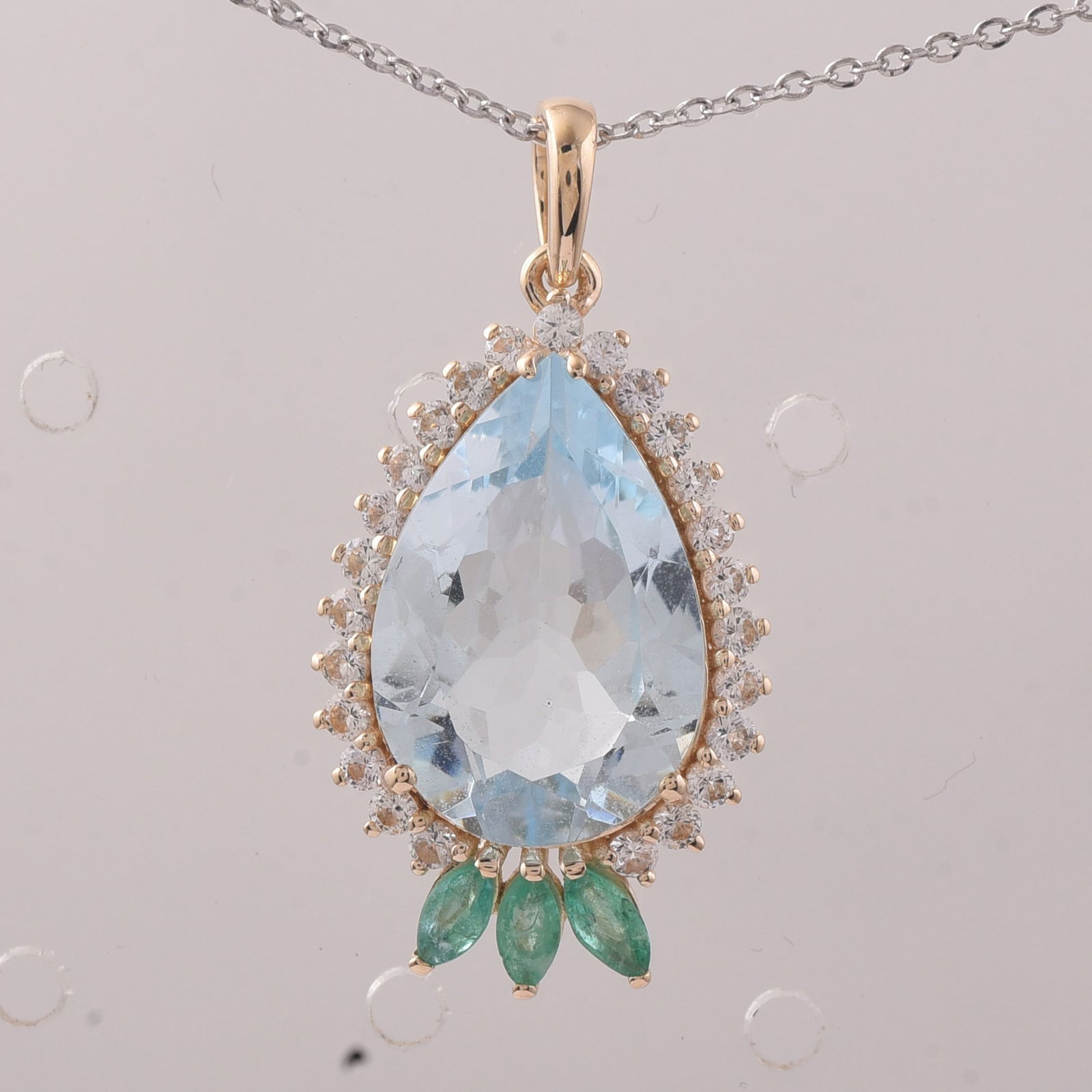 5.09 Ct Pear Aquamarine 9K Gold Pendant (1 of 5)