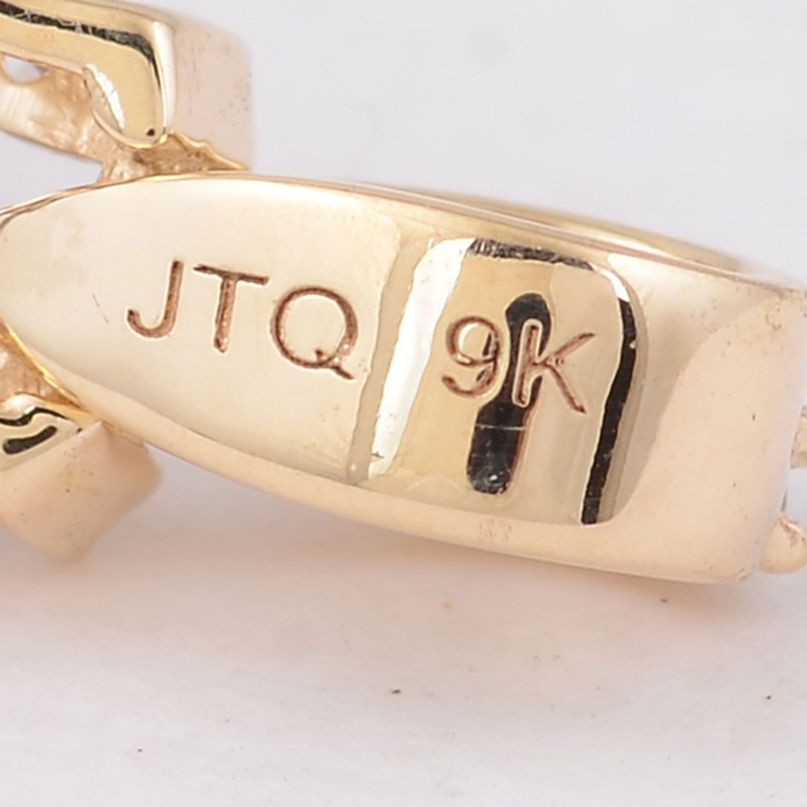 3.85 Ct Pear Ruby 9K Gold Pendant - 5