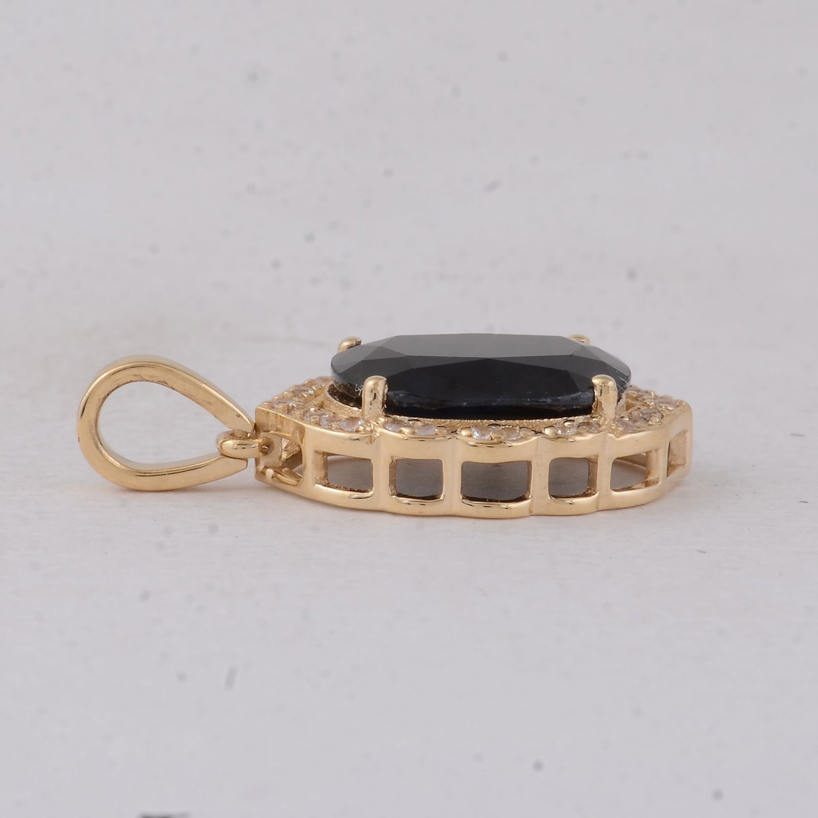 3.76 Ct Cushion Sapphire 9K Gold Pendant - 3