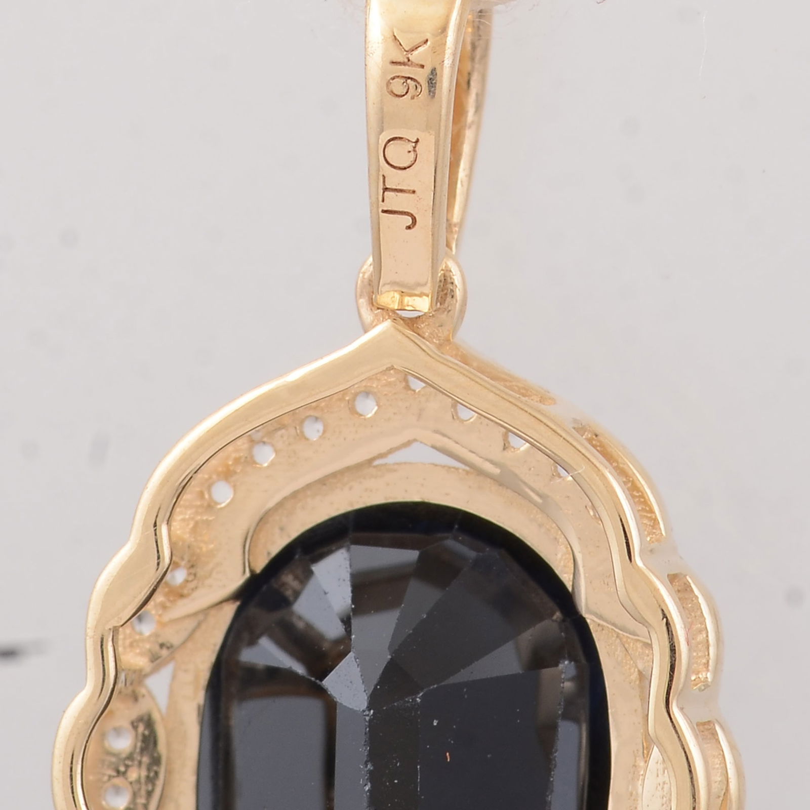 3.76 Ct Cushion Sapphire 9K Gold Pendant - 5