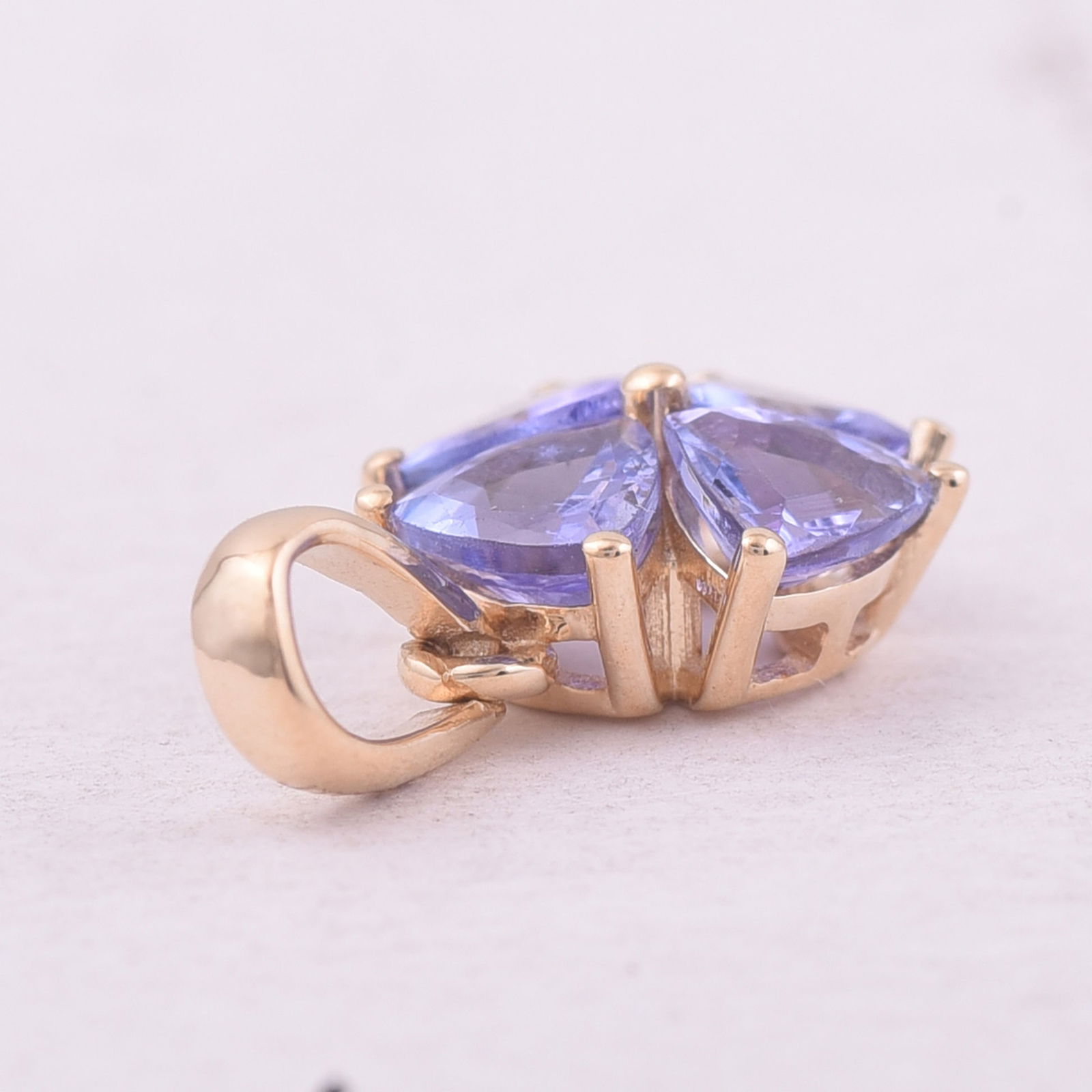 0.88 Ct Trillion Tanzanite 9K Gold Pendant - 4