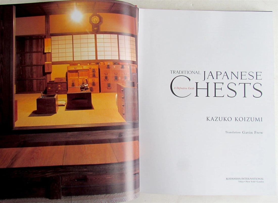 TRADITIONAL JAPANESE CHESTS PHOTO ILLUSTRATED REFERENCE GUIDE by KAZUKO KOIZUMI - 2
