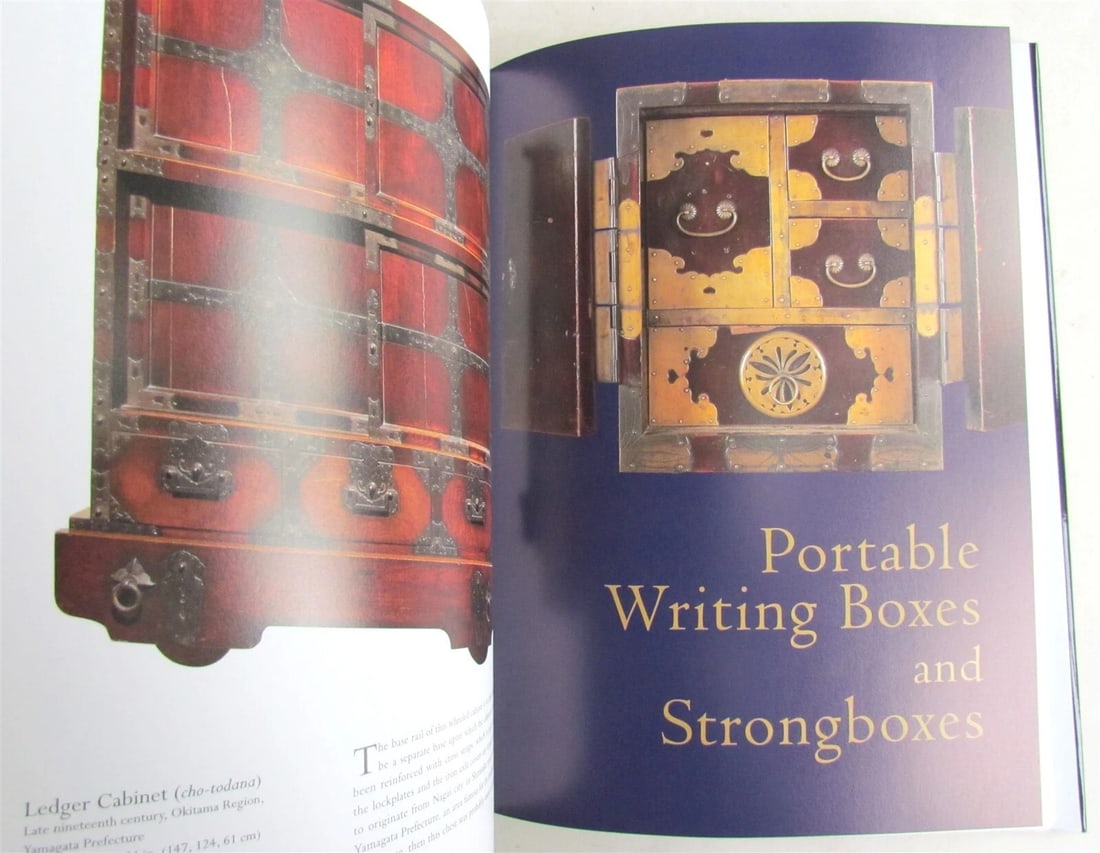 TRADITIONAL JAPANESE CHESTS PHOTO ILLUSTRATED REFERENCE GUIDE by KAZUKO KOIZUMI - 7