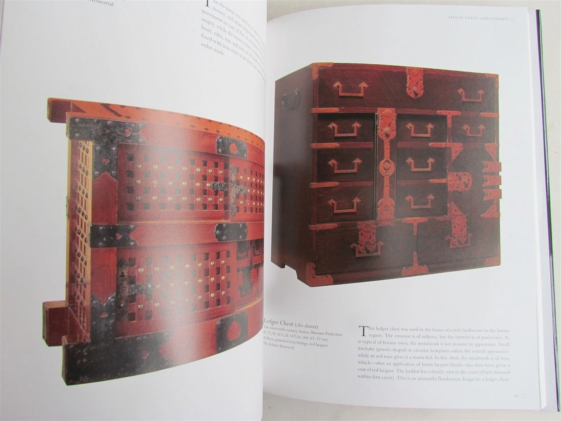 TRADITIONAL JAPANESE CHESTS PHOTO ILLUSTRATED REFERENCE GUIDE by KAZUKO KOIZUMI - 8