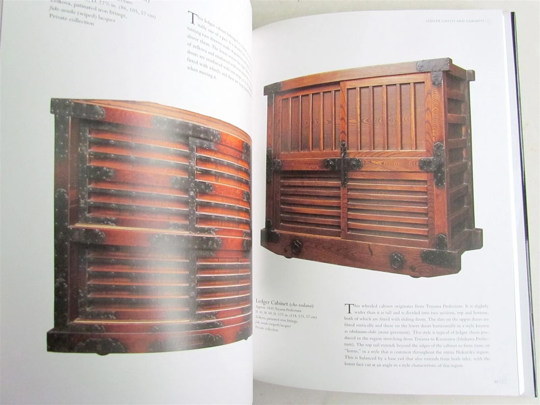 TRADITIONAL JAPANESE CHESTS PHOTO ILLUSTRATED REFERENCE GUIDE by KAZUKO KOIZUMI - 9
