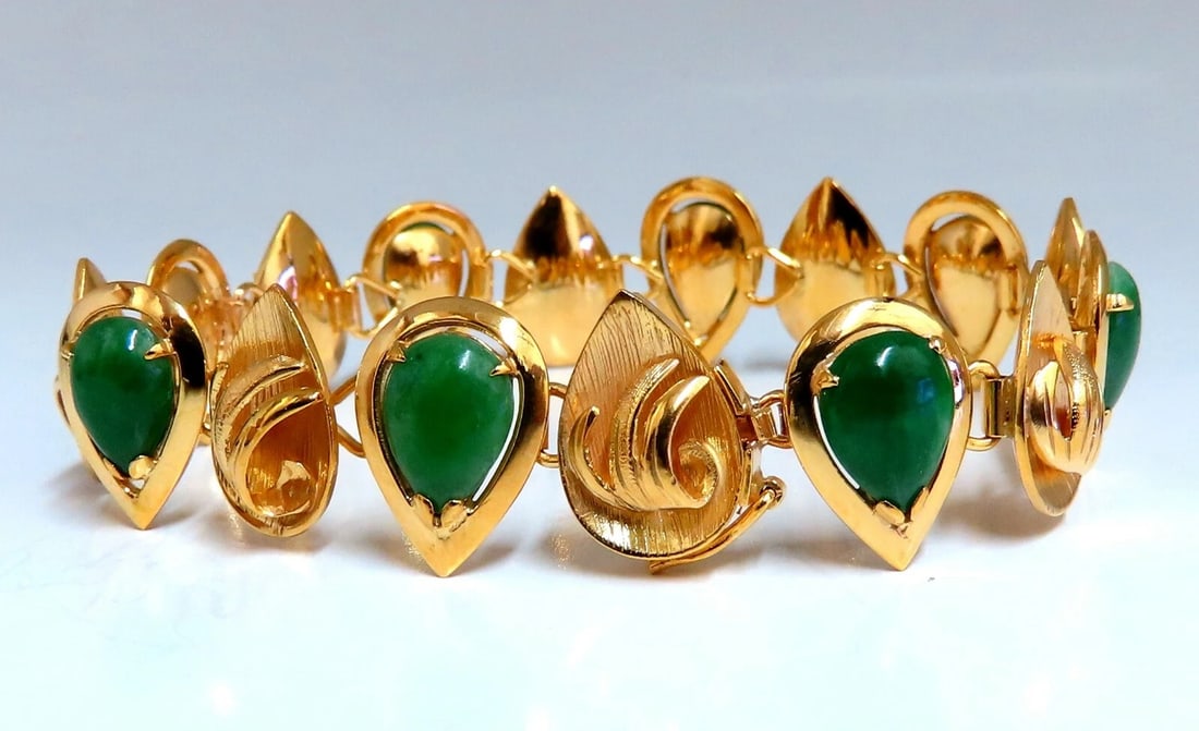 15ct Vintage Estate Natural Jade bracelet 14kt gold**: Title: 15ct Vintage Estate Natural Jade bracelet 14kt gold** Description: 15 carat natural pear-shaped Jade vintage estate bracelet. Jade properly calibrated measures 7.6x6.2 mm average each. Even