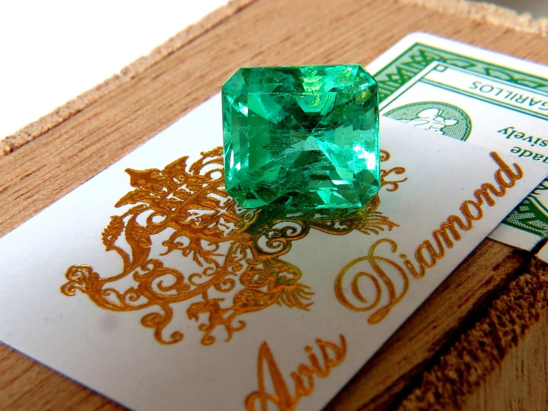GIA Certified 10.16ct Natural Colombian Green Emerald Square Cut Prime Vivid**: Title: GIA Certified 10.16ct Natural Colombian Green Emerald Square Cut Prime Vivid** Description: MAGNIFICENT JEWELS Colombian Essence GIA CERTIFIED: No "F" 10.16ct. Natural Colombian Emerald Clean C