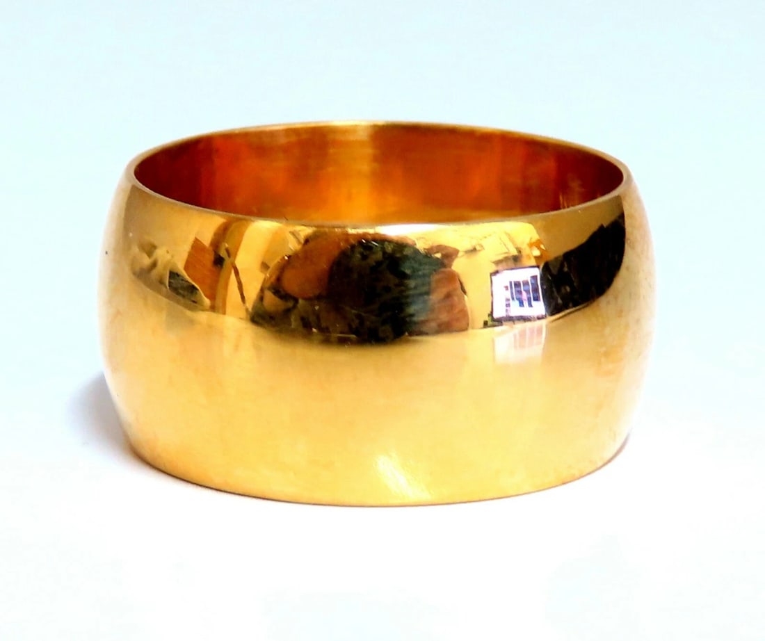 11.1mm Wide Classic 14kt Gold Band Semi Domed High Shine: Title: 11.1mm Wide Classic 14kt Gold Band Semi Domed High Shine Description: High Shine, Classic Semi Gold Dome Band Gold, plain & simple. 11.1mm Wide Gold Band. Size 9.5 We may not resize. 12.2