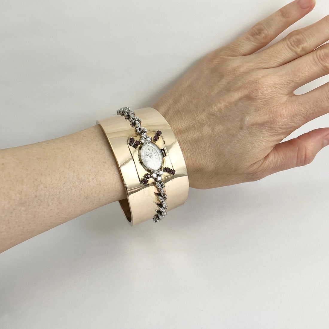 Vintage Elgin 1950's Wide Bangle Diamond Ruby Watch 14K Yellow Gold, 72.54 Grams - 4