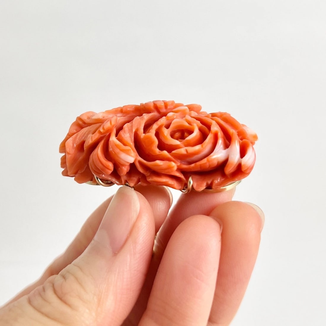 Vintage 1960's Carved Coral Flower Floral Long Ring 14K Yellow Gold, 23.71 Grams - 7