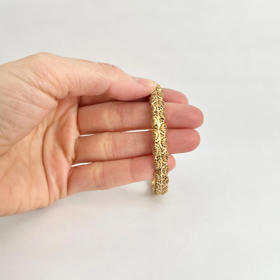 Vintage Filigree Ornate Bangle Bracelet 21K Yellow Gold, 10.70 Grams - 4