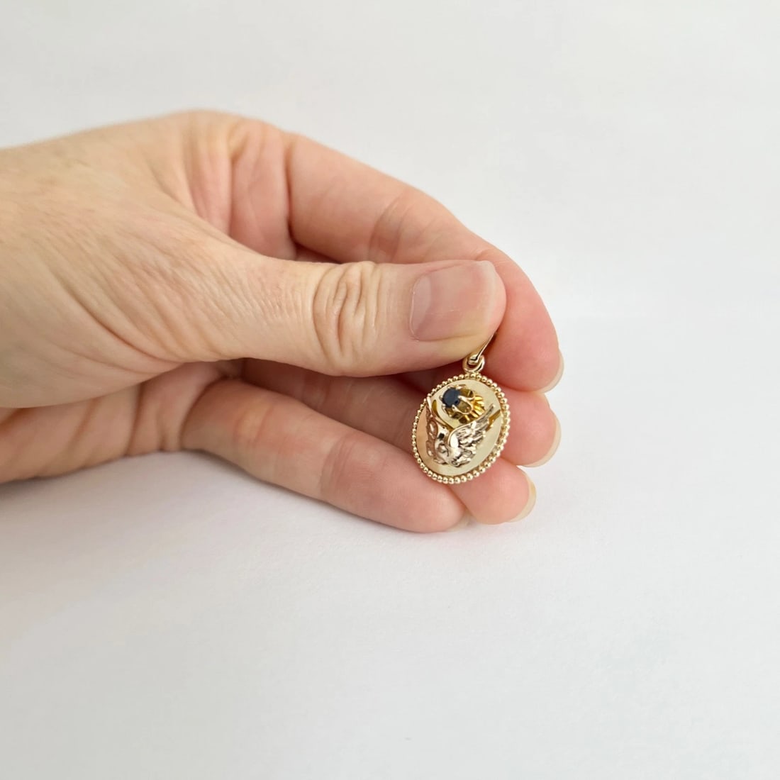 Vintage Sapphire Angel Wings Disc Pendant Charm 14K Yellow Gold, 2.95 Grams - 3