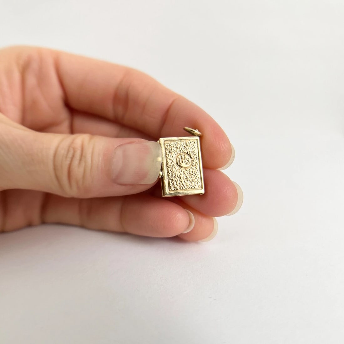 Dije móvil vintage de la Santa Biblia de los años 50 de oro amarillo de 12 quilates, 5,65 - 10