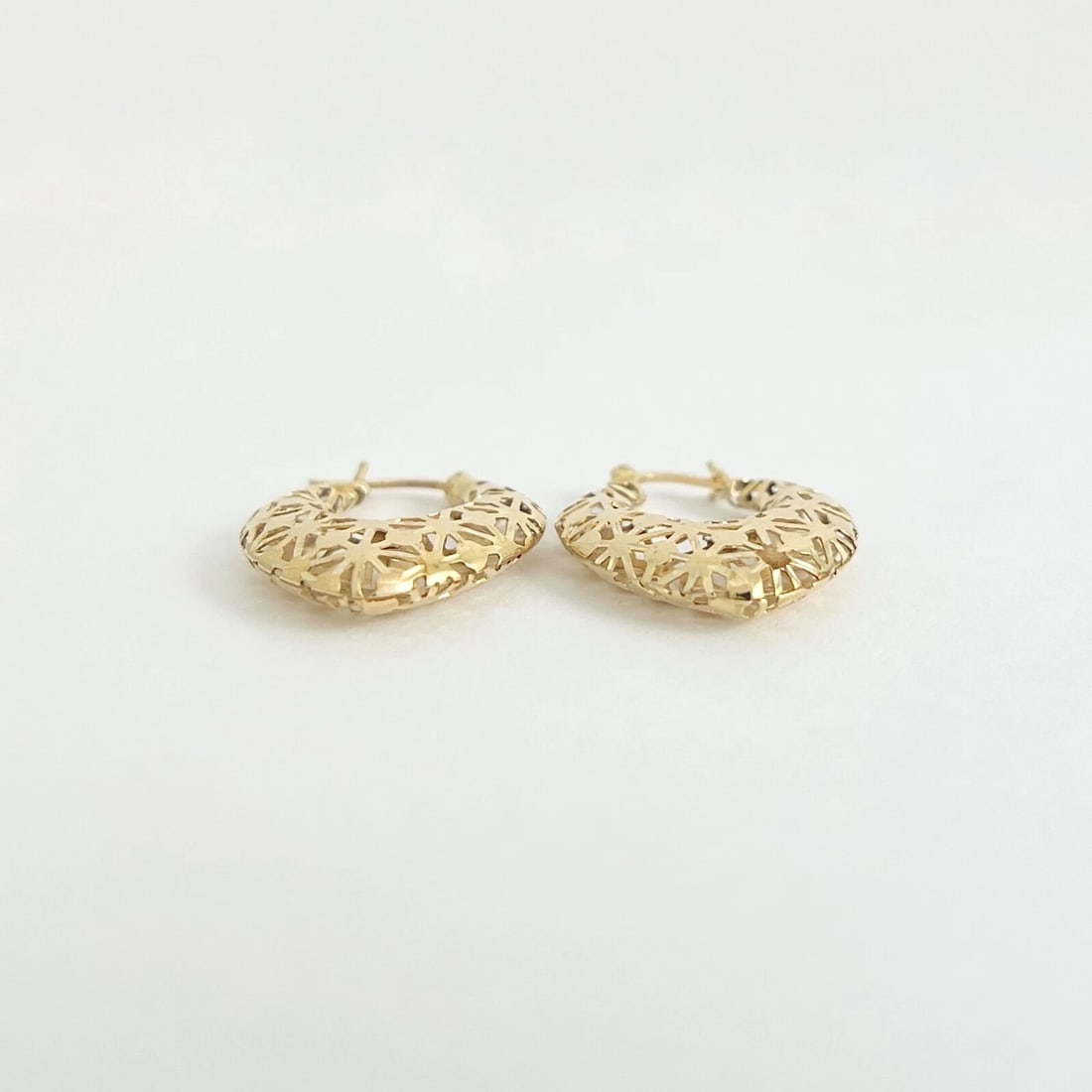 Estate Filigree Pointed Hoop Earrings 14K Yellow Gold, 2.24 Grams - 6