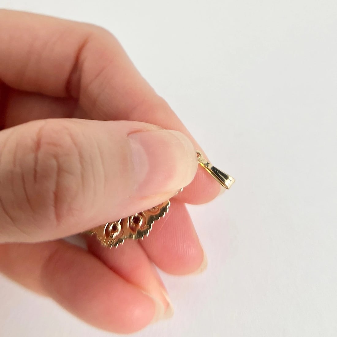 Estate Garnet Gemstone Filigree Charm Pendant 14K Yellow Gold, 3.34 Grams - 6