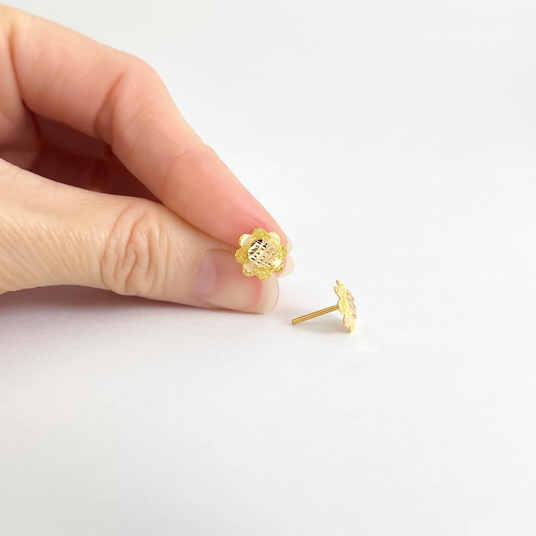 Estate Textured Flower Stud Earrings 22K Yellow Gold, .74 Grams - 4