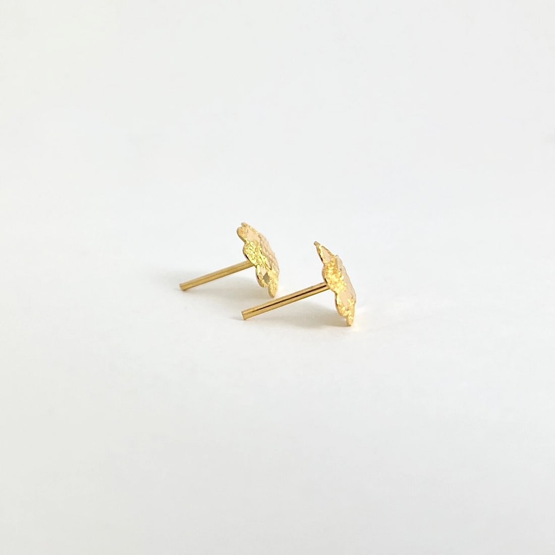 Estate Textured Flower Stud Earrings 22K Yellow Gold, .74 Grams - 5