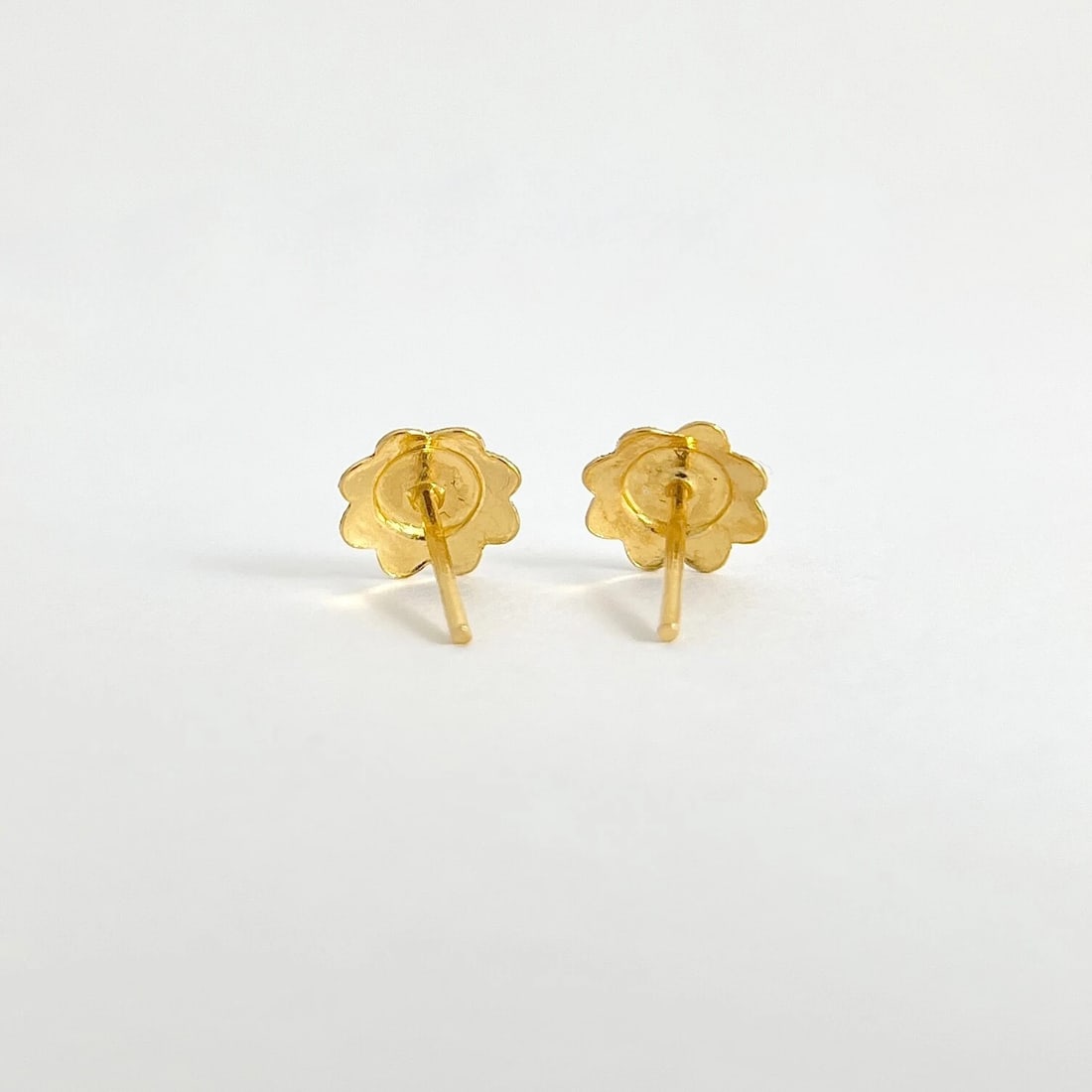 Estate Textured Flower Stud Earrings 22K Yellow Gold, .74 Grams - 6