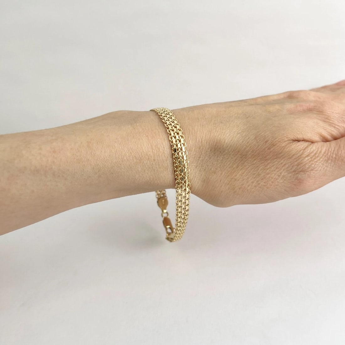 Bismark Mesh Flat Chain Link Bracelet 18K Yellow Gold, 9.46 Grams - 4