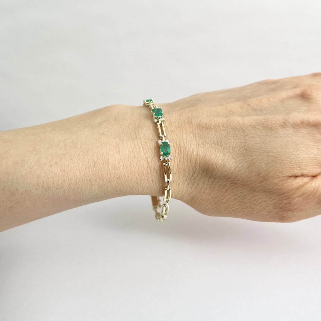 Oval Green Emerald Gemstone Diamond Bracelet 14K Yellow Gold, 7.74 Grams - 4