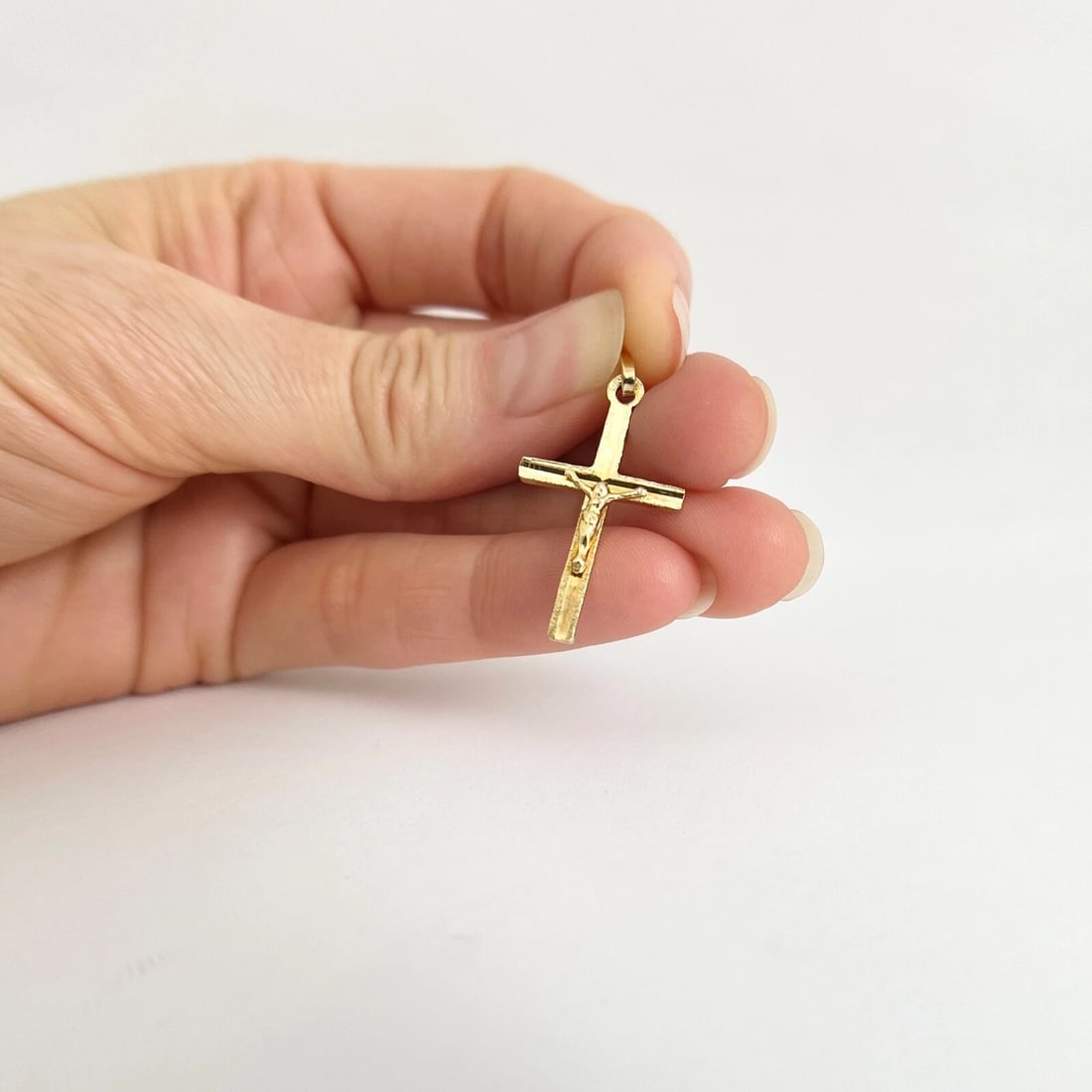 Italian Crucifix Cross Religious Pendant Charm 14K Yellow Gold, 1.40 Grams - 4
