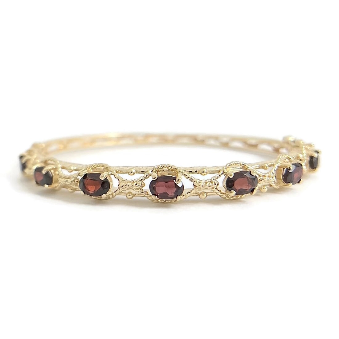 Oval Garnet Gemstone Filigree Bangle Bracelet 14K Yellow Gold, 13.32 Grams: Title: Oval Garnet Gemstone Filigree Bangle Bracelet 14K Yellow Gold, 13.32 Grams Description: Oval Garnet Gemstone Filigree Bangle Bracelet 14K Yellow Gold, 13.32 Grams This is a beautiful bracelet!
