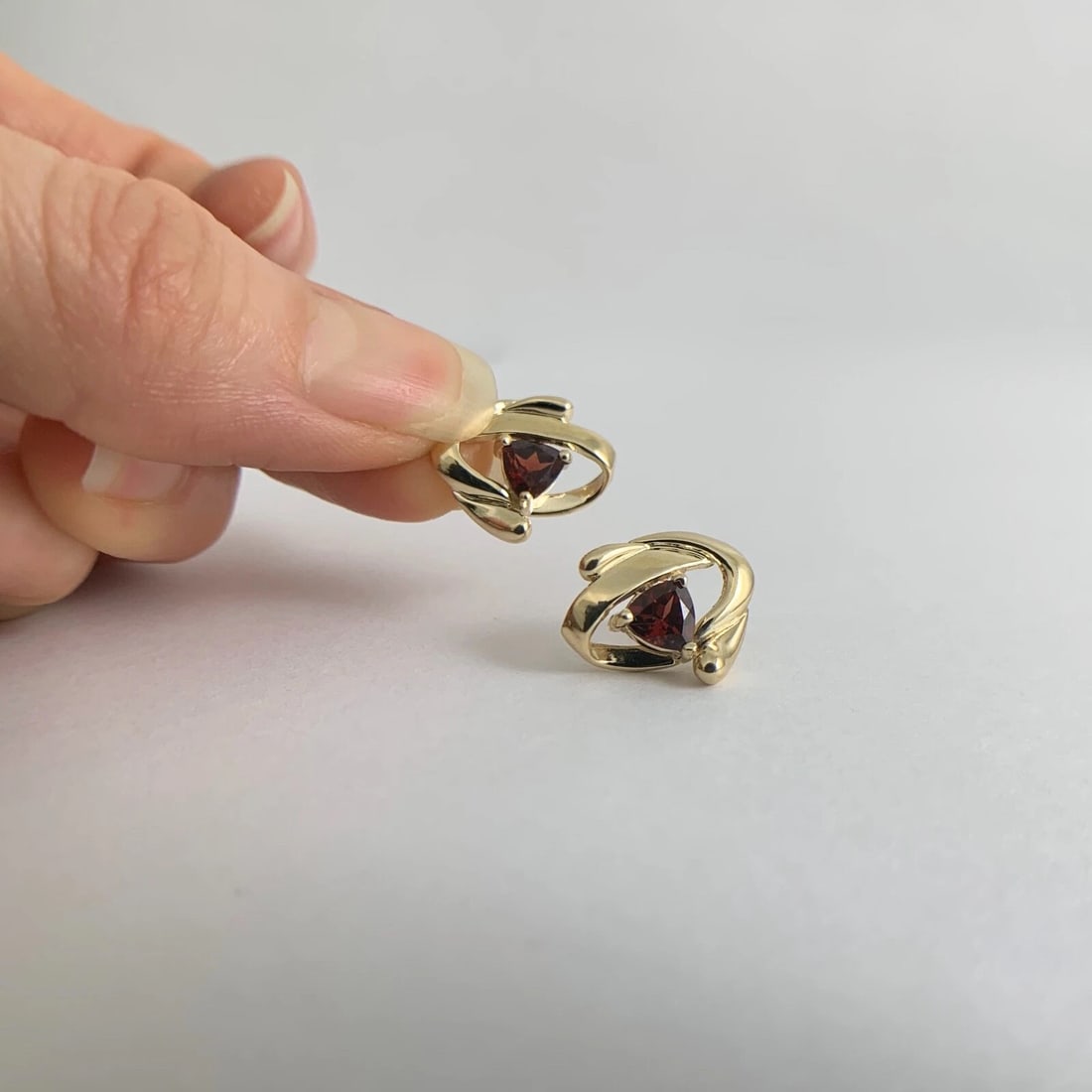 Trillion Red Garnet Gemstone Stud Earrings 9K Yellow Gold, .80 CTW, 2.92 Gr - 3