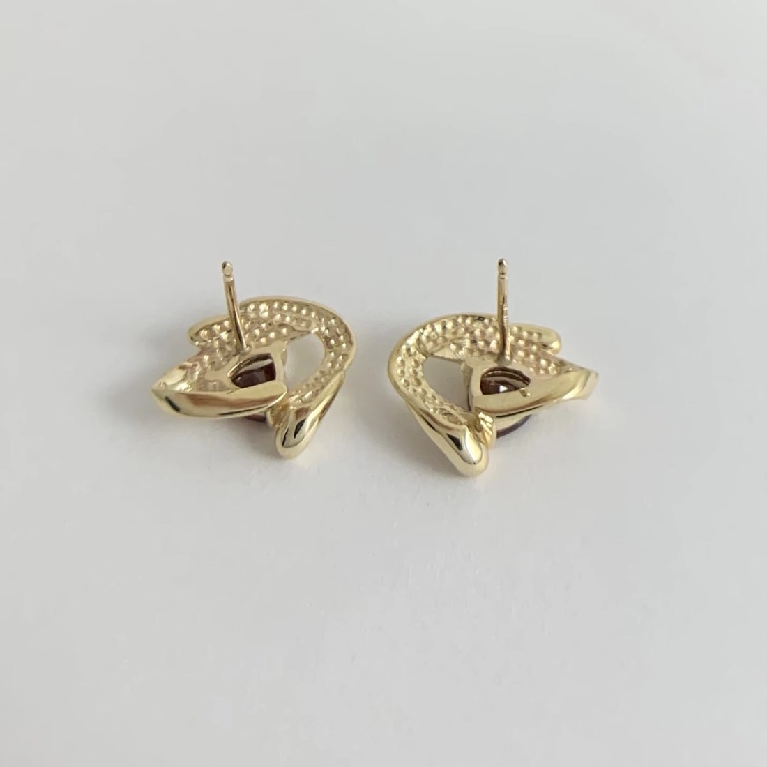 Trillion Red Garnet Gemstone Stud Earrings 9K Yellow Gold, .80 CTW, 2.92 Gr - 6