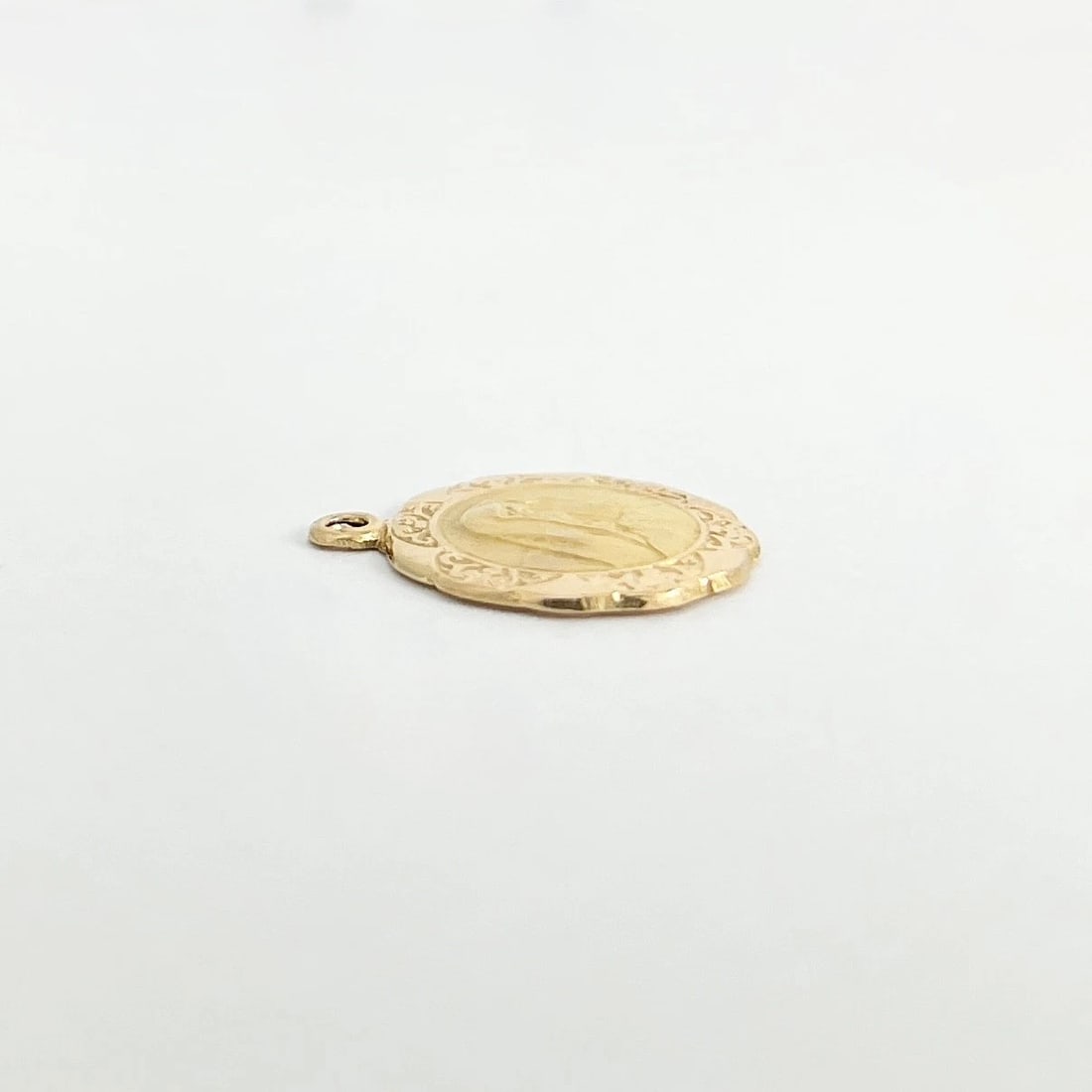 Italian Virgin Mary Medal Pendant Charm 18K Yellow Gold, 1.30 Grams - 5