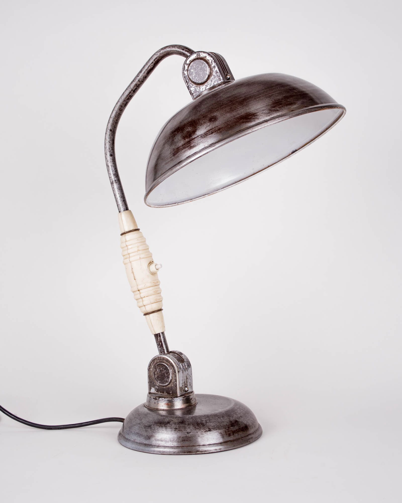 Jumo 850 GD modernist French task lamp mid century: Title: Jumo 850 GD modernist French task lamp mid century Description: The lamp Jumo first introduced as task lamp for industrial office use became videly use in France from the 1940's until the 1970'