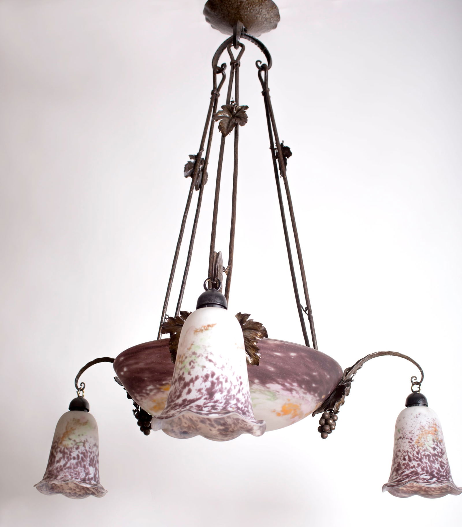 French Art-Deco marmoreal Chandelier Lorrain Daum grande verrerie de Croismar: Title: French Art-Deco marmoreal Chandelier Lorrain Daum grande verrerie de Croismar Description: Made in France in the late 1920's early 1930's, this chandelier is signed Lorrain from the grande verr