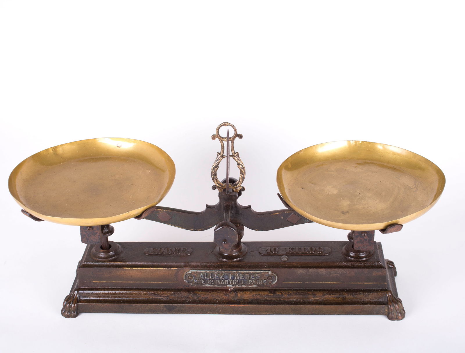 Allez Freres French scale 19th. Roberval balance: Title: Allez Freres French scale 19th. Roberval balance Description: The Roberval balance is a weighing scale presented to the French Academy of Sciences by the French mathematician Gilles Personne