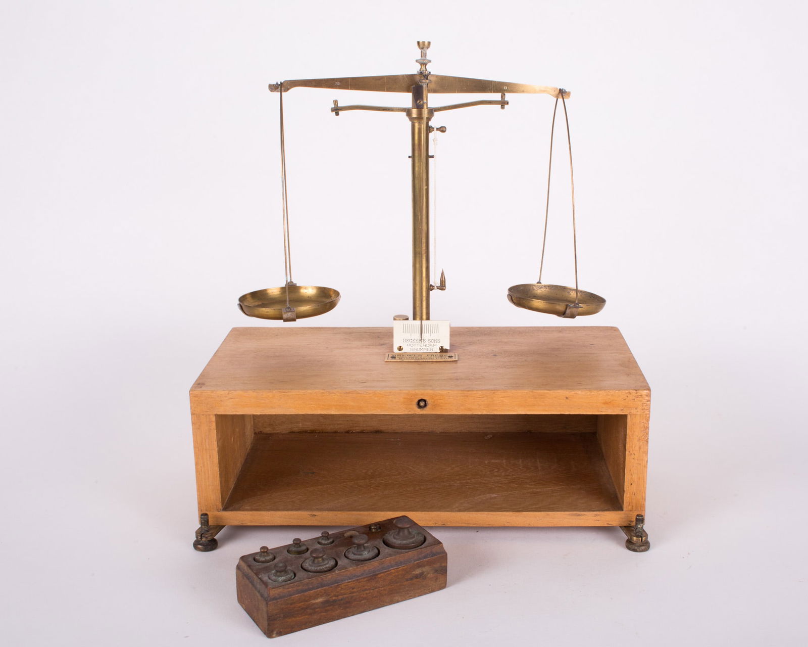 Scale "Becker's Sons Rotterdam": Title: Scale "Becker's Sons Rotterdam" Description: Apothecary Scale "Becker's Sons Rotterdam". Mr. Christopher Becker started in the ‘scale making’ business in the Netherlands, moving