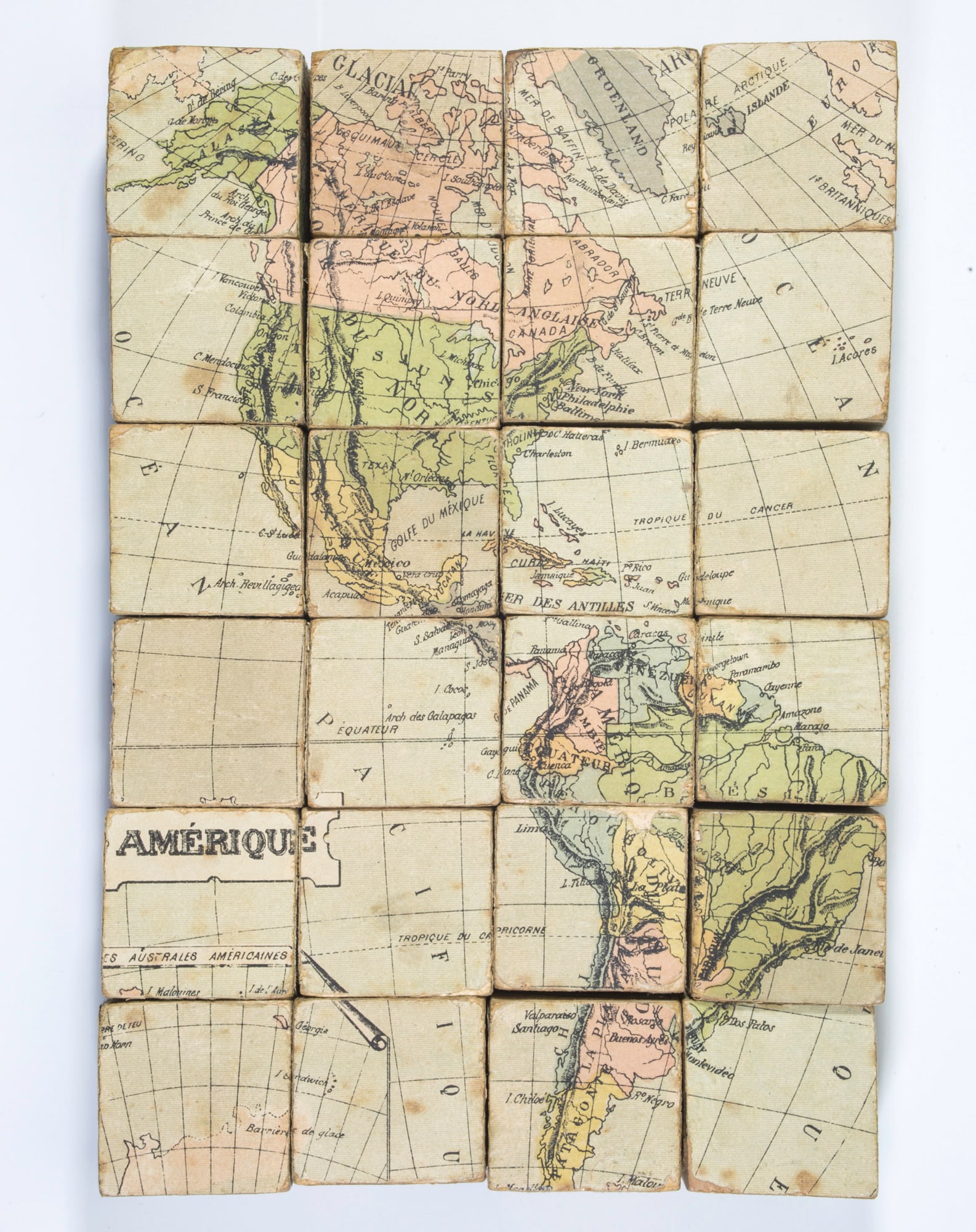 Puzzle box with wood cubs with maps of the worlds atlas 1890 french - 2