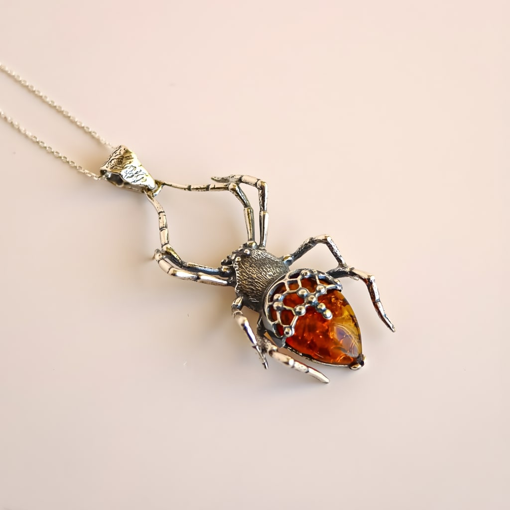 Gothic Spider Amber Necklace in Sterling Silver - 4