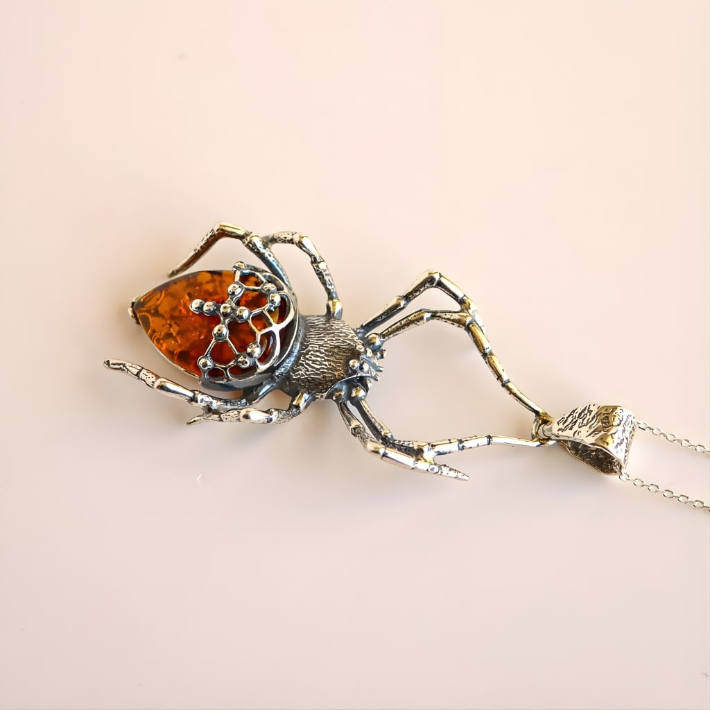 Gothic Spider Amber Necklace in Sterling Silver - 5