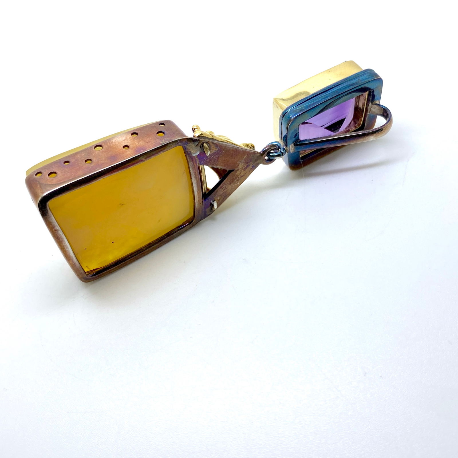 Unique and Staggering Amber Pendant shaped like a Square - 6