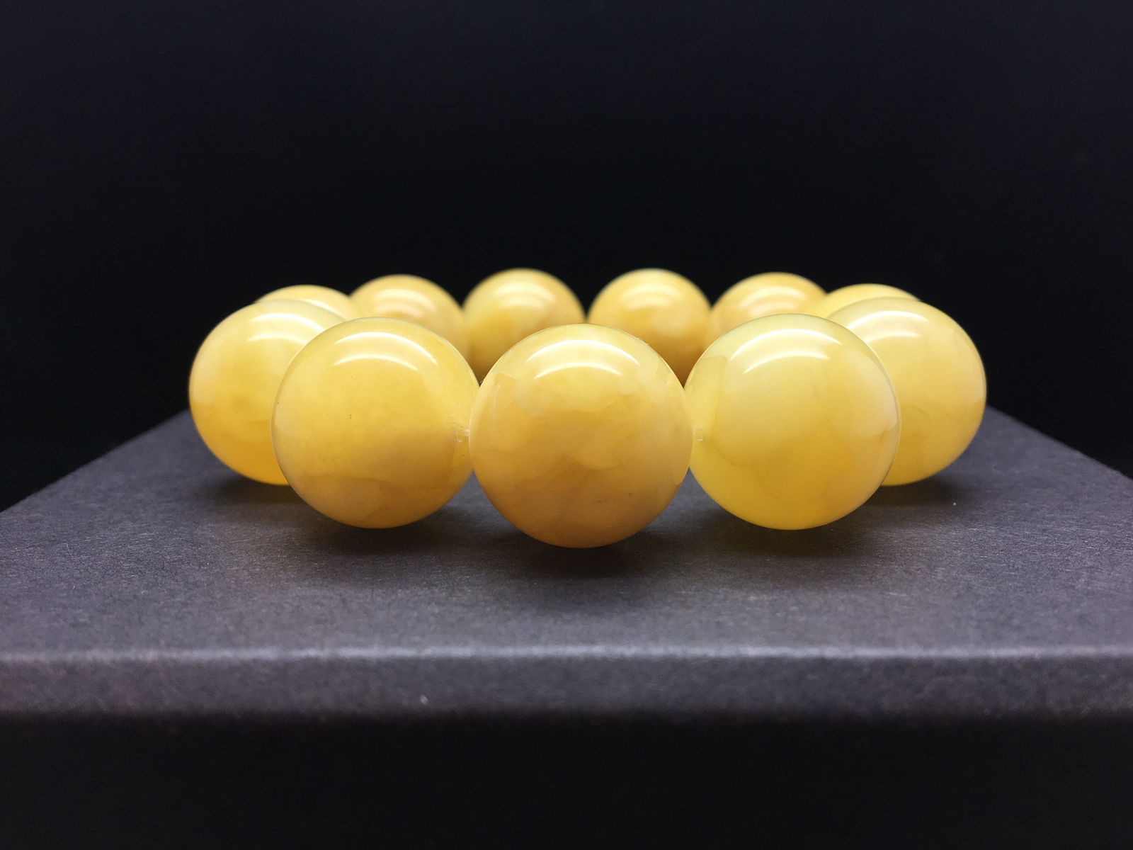 Alluring Vintage Amber Bracelet made from Round Amber beads - 3