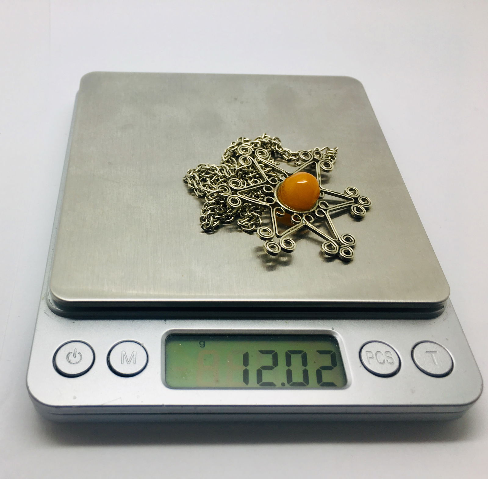 Exquisite Vintage Amber Pendant with chain, shaped like a Star - 4