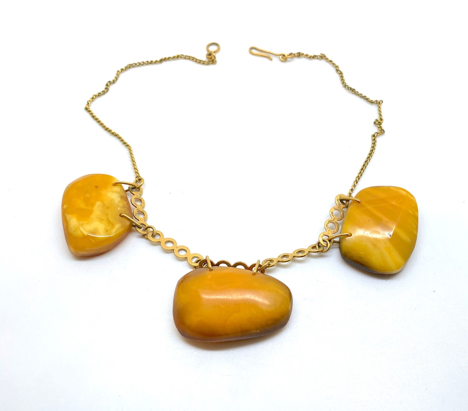 Incredible Vintage Amber Necklace made from Natural pieces: Title:Incredible Vintage Amber Necklace made from Natural piecesMetal:MetalGemstone:AmberWeight:8.8 gSize:Bead size: 44.0 x 15.0 mm Bead size: 1.732 x 0.591 inches Made of:(Reconstituted Amber or