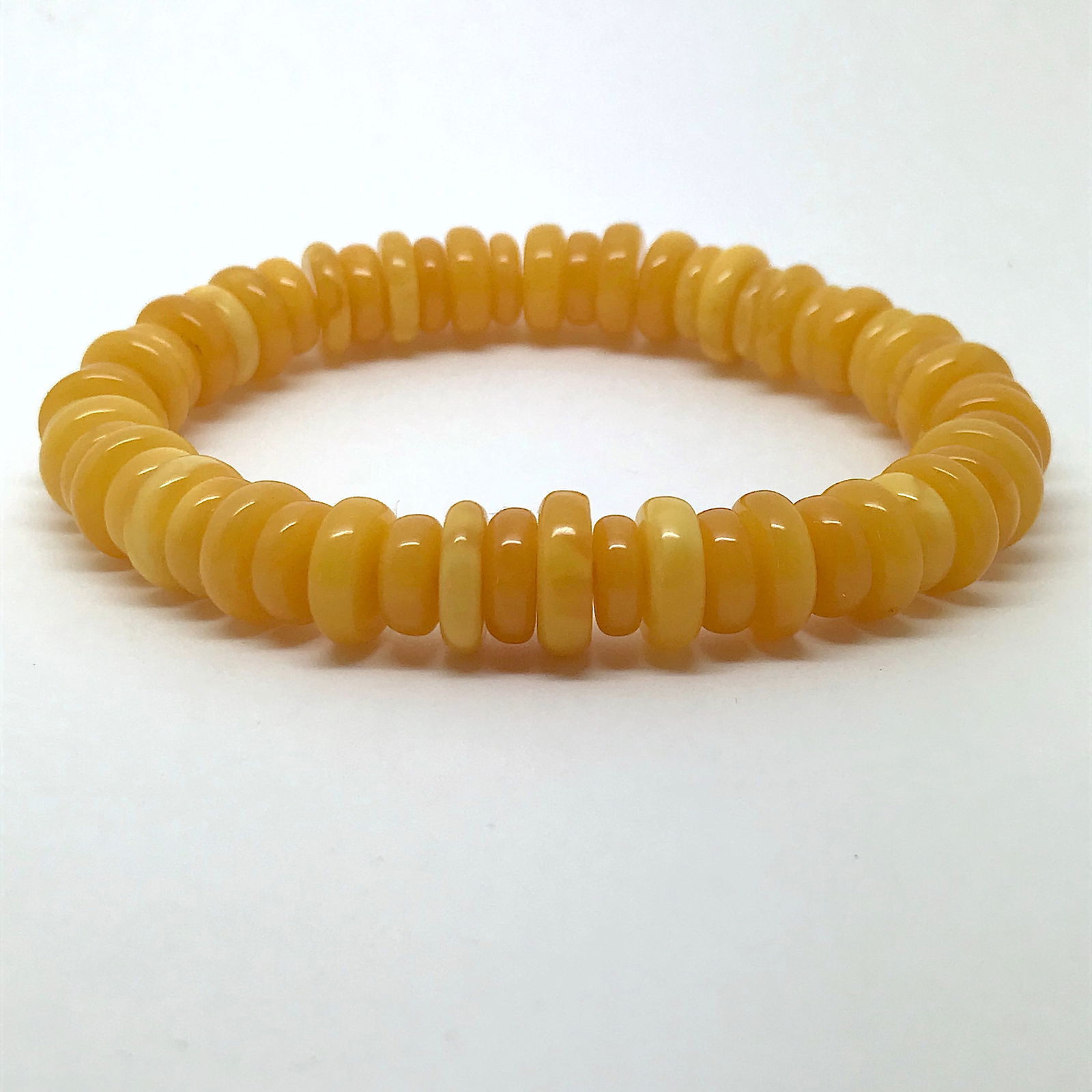 Unique and Remarkable Amber Bracelet made from Barrel shaped Amber beads: Title:Unique and Remarkable Amber Bracelet made from Barrel shaped Amber beadsMetal:NoneGemstone:AmberWeight:12.0 gSize:Bead size: 11.0 x 8.0 mm Bead size: 0.433 x 0.315 inches Made of:(Reconstituted
