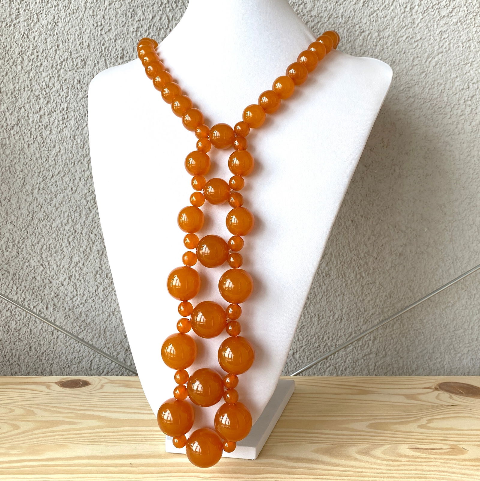 Antique Amber Necklace made from Round Amber beads: Title:Antique Amber Necklace made from Round Amber beadsMetal:NoneGemstone:AmberWeight:188.8 gSize:Bead size: From 25.0 to 11.0 mm Bead size: 0.984 to 0.433 inches Made of:(Reconstituted Amber or