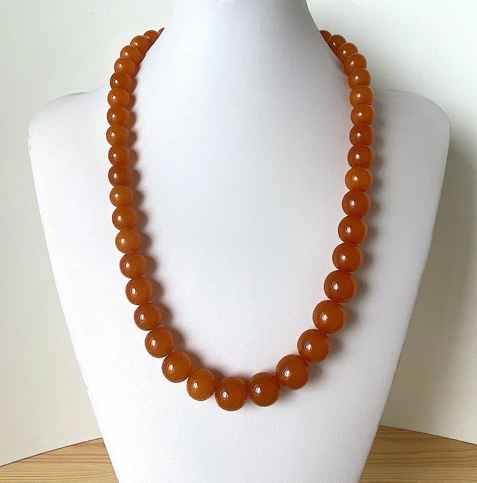 Alluring Unique Vintage Amber Necklace made from Round Amber beads: Title:Alluring Unique Vintage Amber Necklace made from Round Amber beadsMetal:NoneGemstone:AmberWeight:66.5 gSize:Bead size: From 12 to 17 mm Bead size: 0.472 to 0.669 inches Made of:(Reconstituted