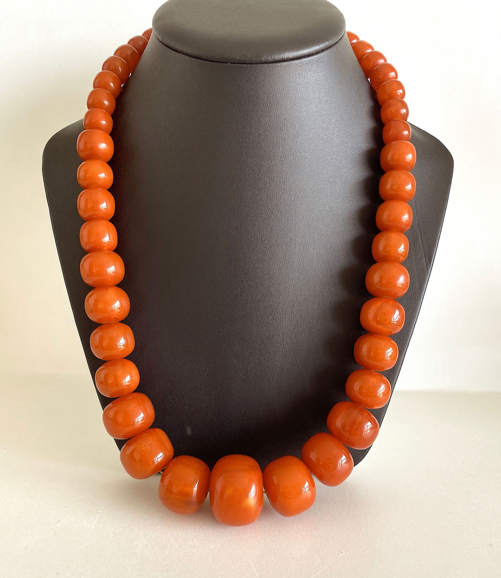 Splendid Bakelite Necklace made from Barrel shaped Bakelite beads: Title:Splendid Bakelite Necklace made from Barrel shaped Bakelite beads Metal:None Gemstone:Bakelite Weight:163.2 g Size:Bead size: From 30.0 to 12.86 mm Bead size: 1.181 to 0.506 inches Reserve: $700
