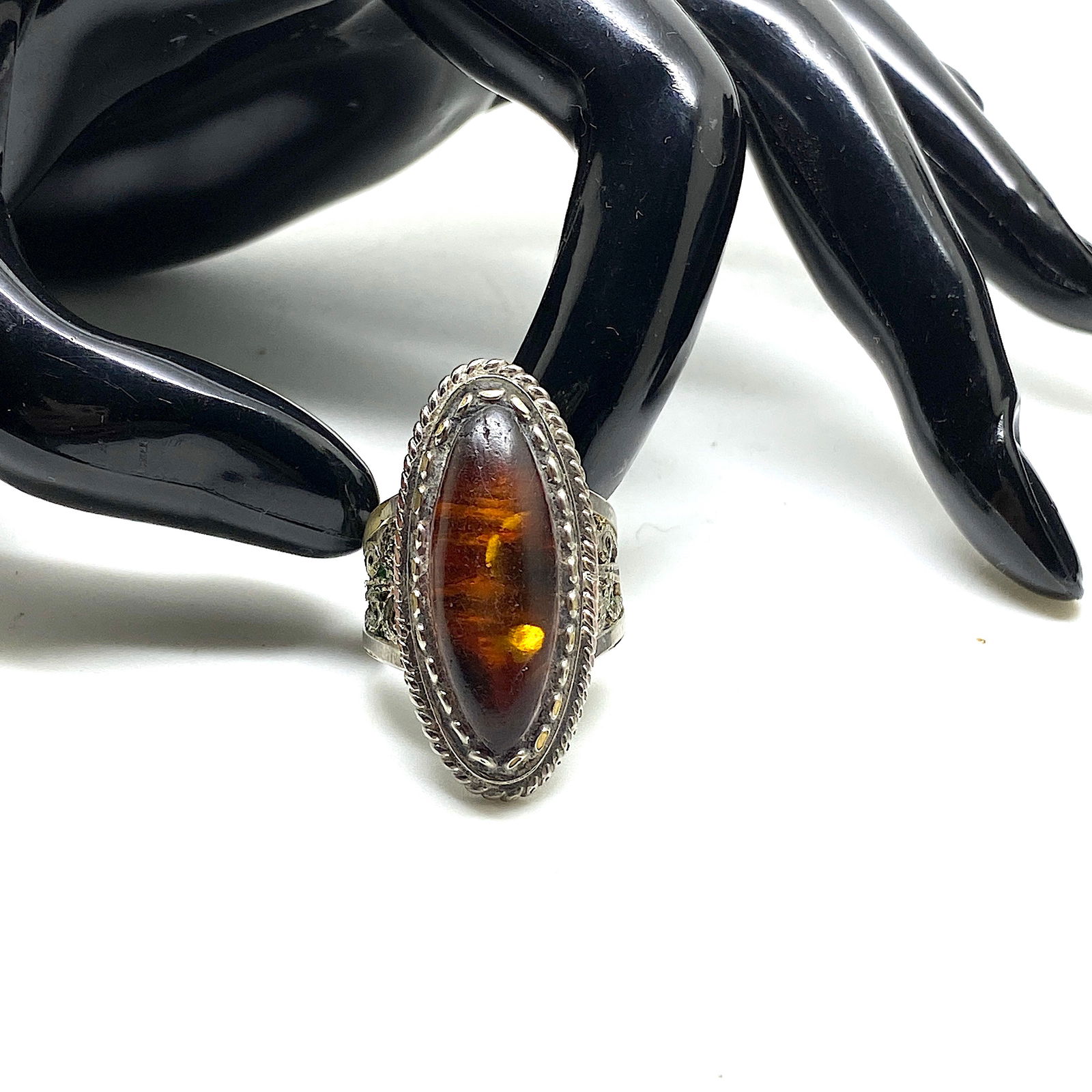 Fascinating Vintage Amber Ring - 3