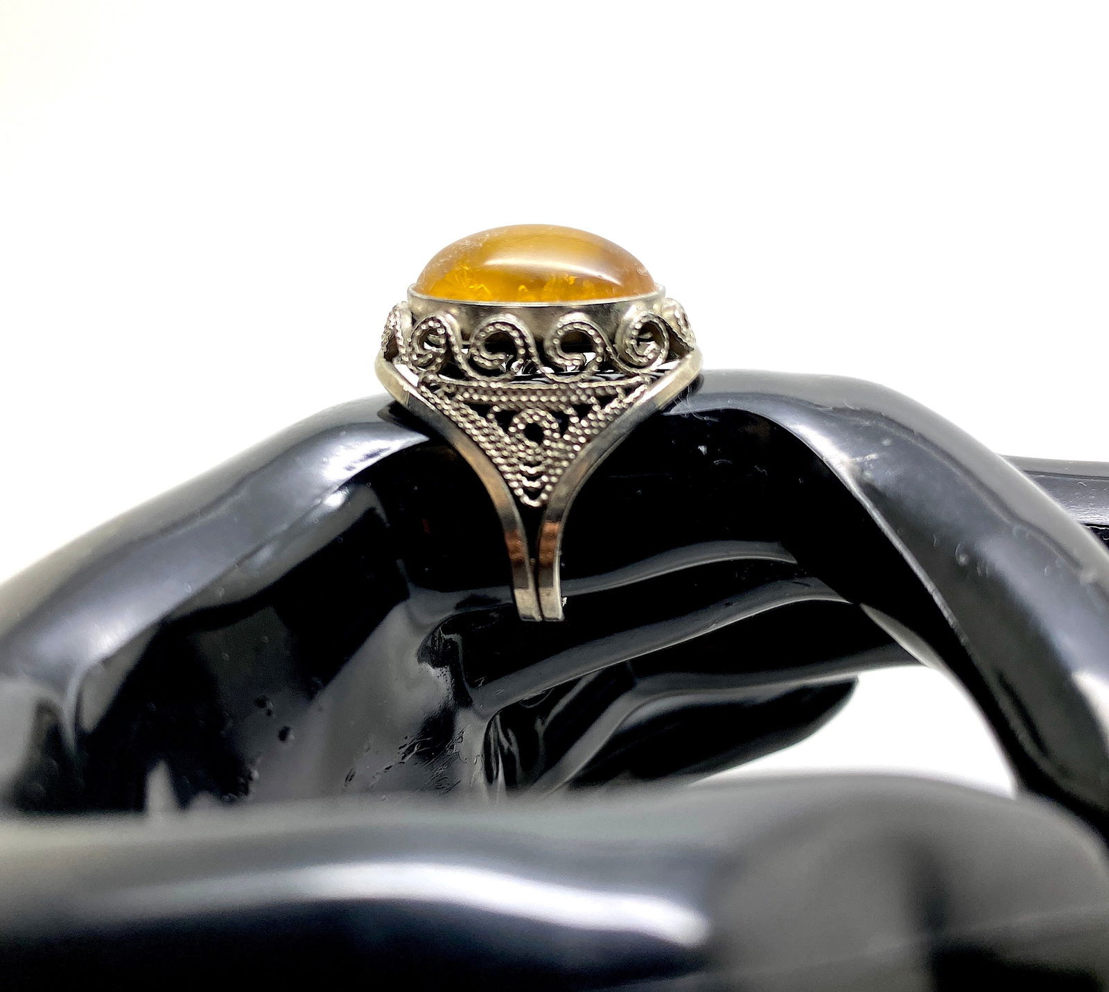 Marvellous Vintage Amber Ring - 8