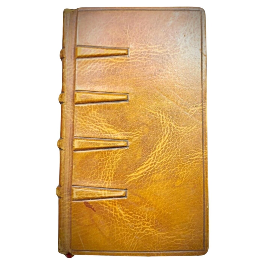 Antique Missal No. 21 "L'Imitation de Jésus Christ" – A Spiritual Guide: Title: Antique Missal No. 21 "L'Imitation de Jésus Christ" – A Spiritual GuideOrigin: FranceDimension: Height: 13 cm (5.12 inches) Length: 8 cm (3.15 inches) Thickness: 2 cm (0.79 inches)Material: