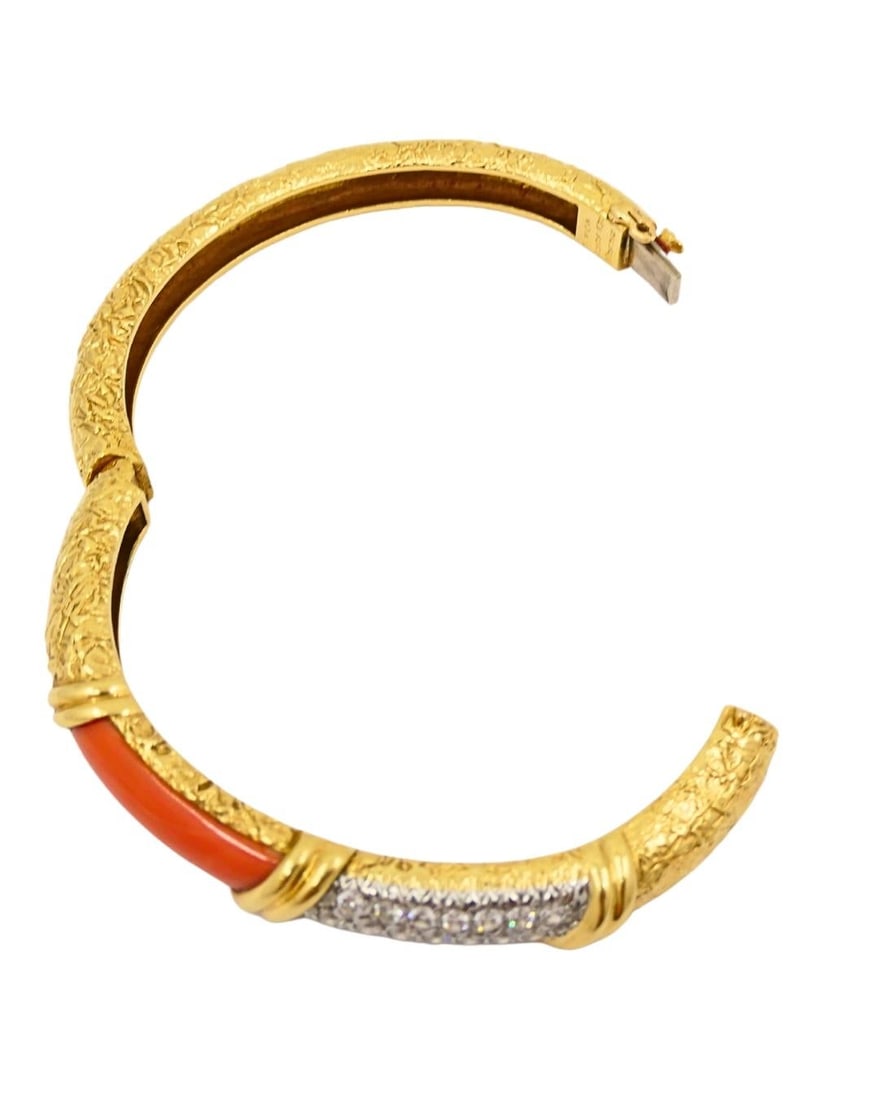 Vintage Van Cleef & Arpels Bracelet Gold Coral Diamond Bangle - 12