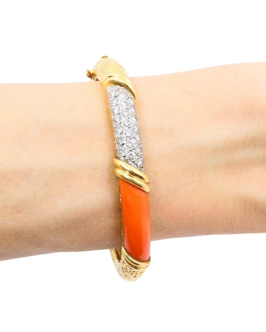 Vintage Van Cleef & Arpels Bracelet Gold Coral Diamond Bangle - 16
