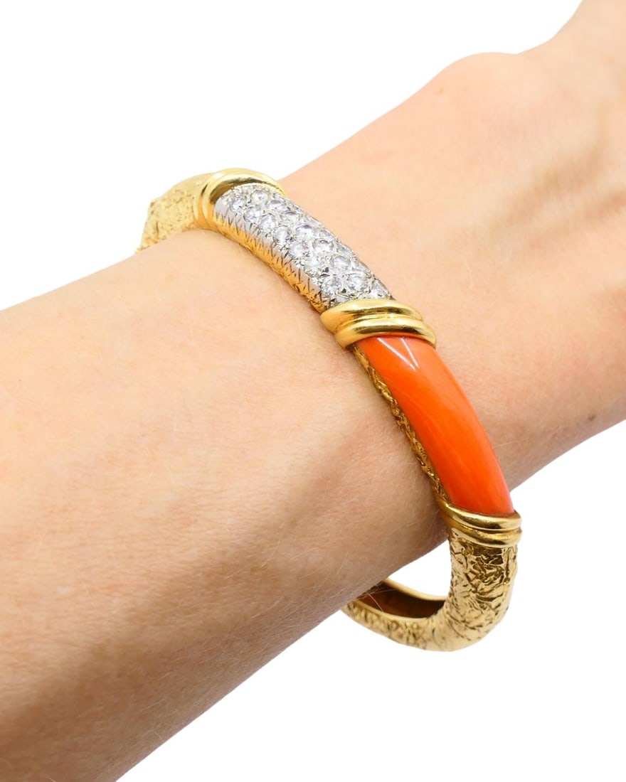 Vintage Van Cleef & Arpels Bracelet Gold Coral Diamond Bangle - 9